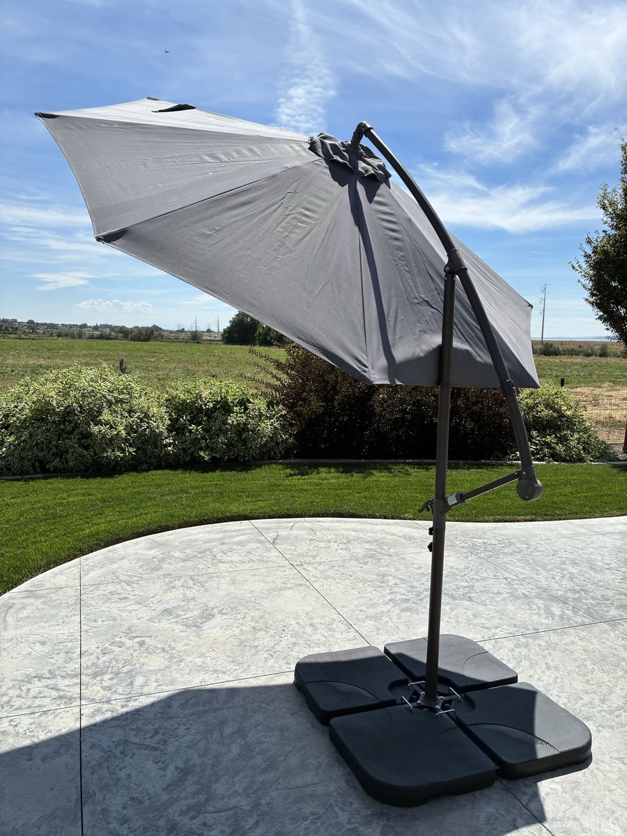 10 ft Outside Patio Umbrella - Like New