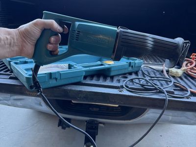 Makita JR3000V Reciprocating Saw with Case and Manual