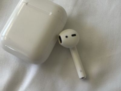 Genuine Apple AirPods 2nd Gen Replacement Earbud (Right Ear Only) and Case