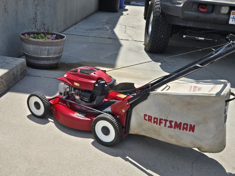 Craftsman self propelled 6.75 HP Gas mower