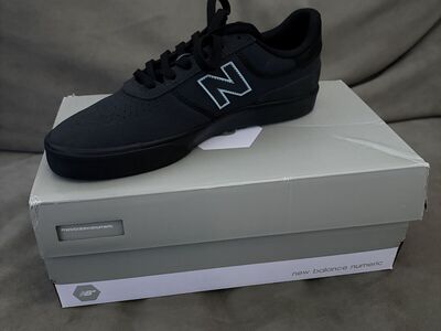9.5 Mens New Balance Shoe