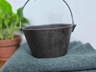 Vintage Lodge Cast Iron #7 Camp Flat Bottom Kettle $110 OBO