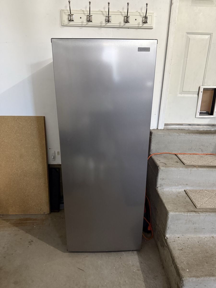 Vissani Refrigerator