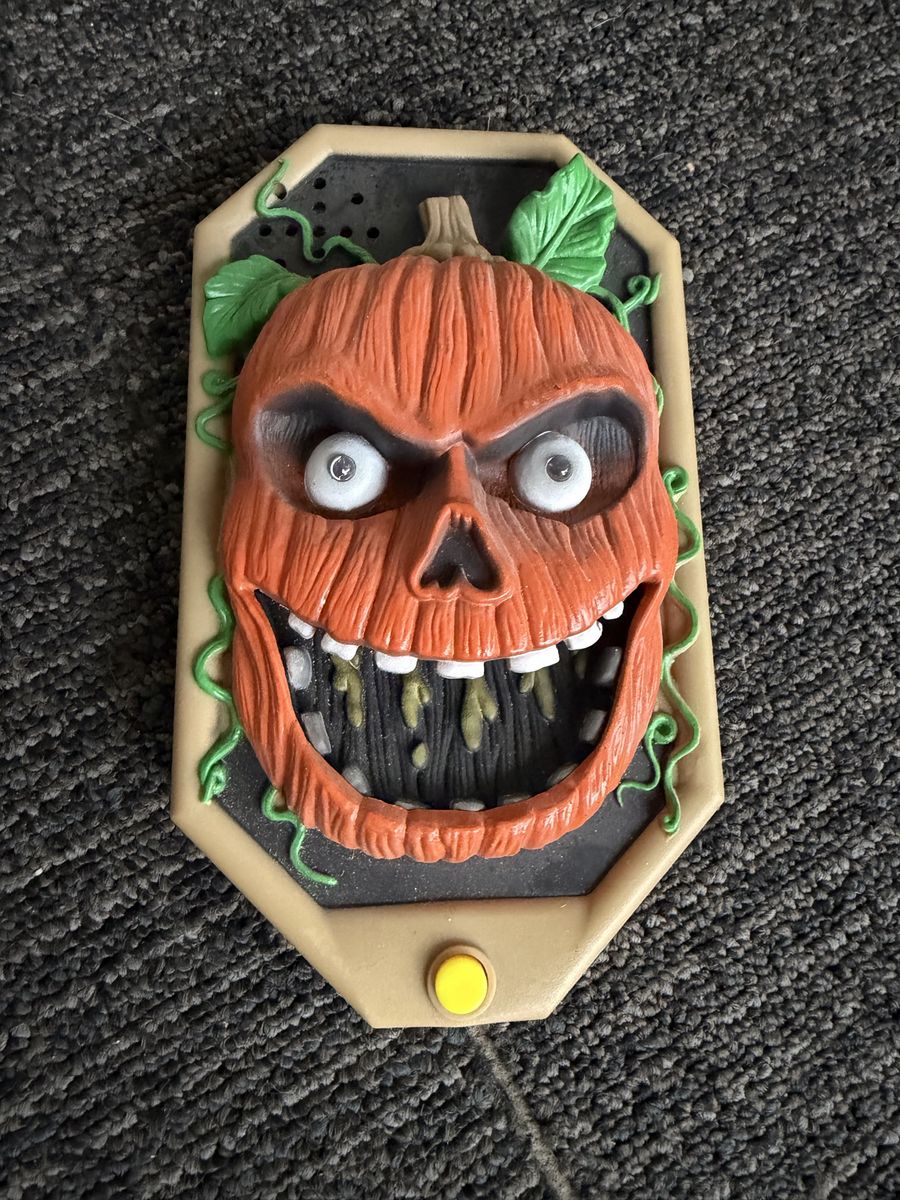 Spooky Animated Talking Jack-O-Lantern Pumpkin Doorbell Halloween Decor