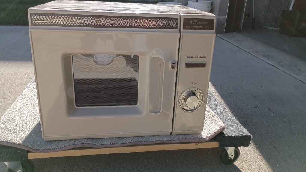vintage MW Signature Electric Oven