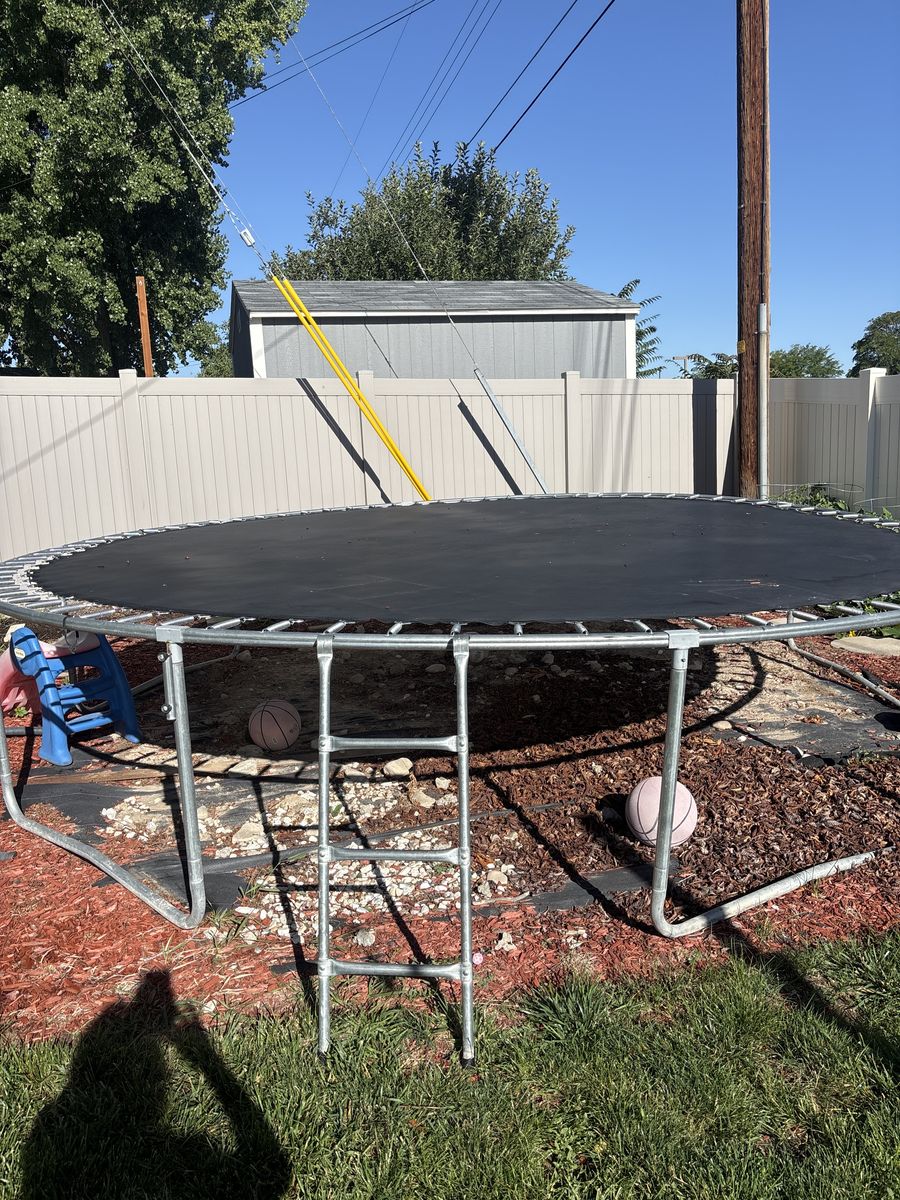 Trampoline 14 ft