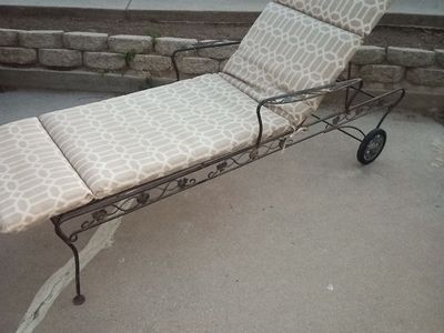 Mid century wrought iron patio sun lounger