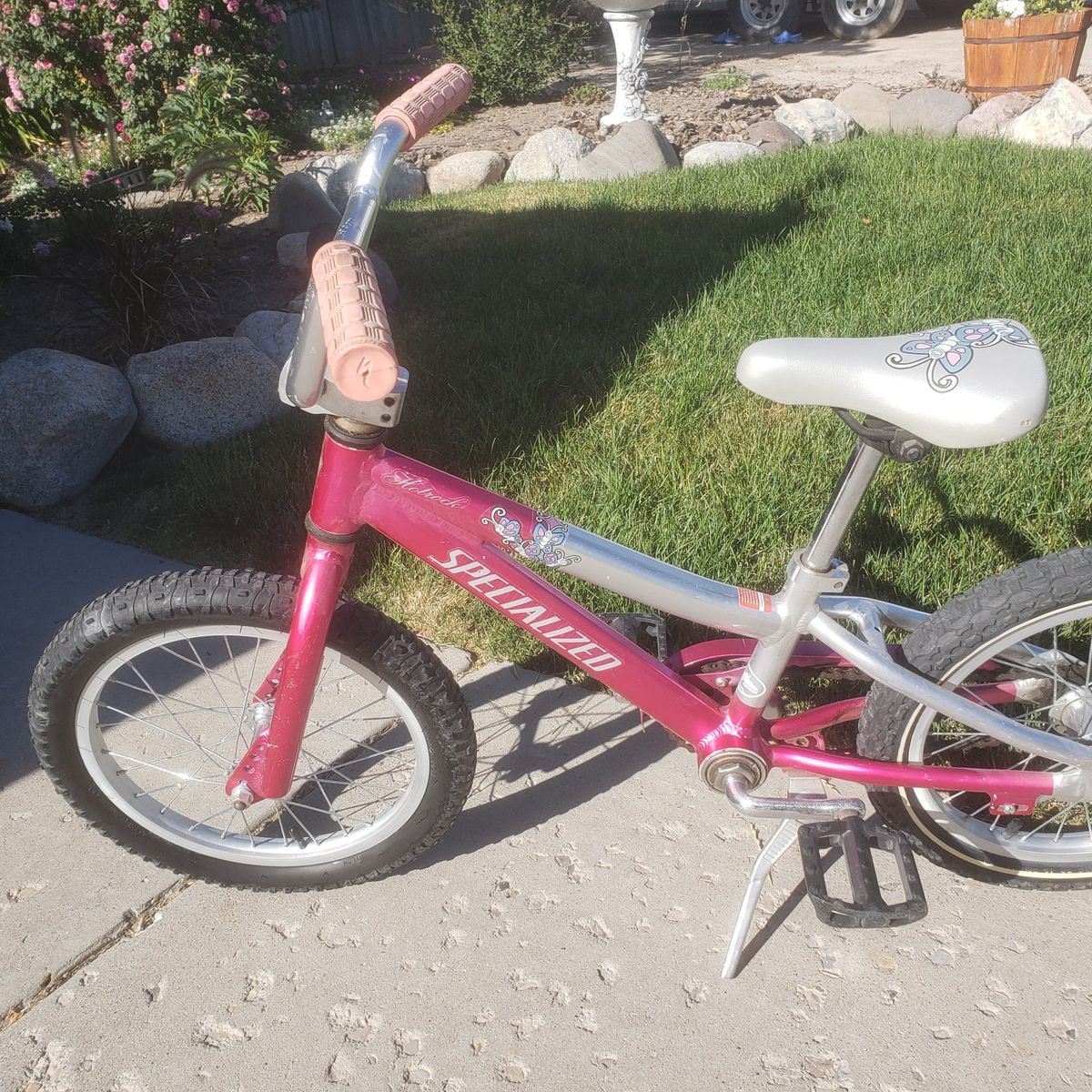 Nice Girls 16" Specialized Hotrocks Bicycle