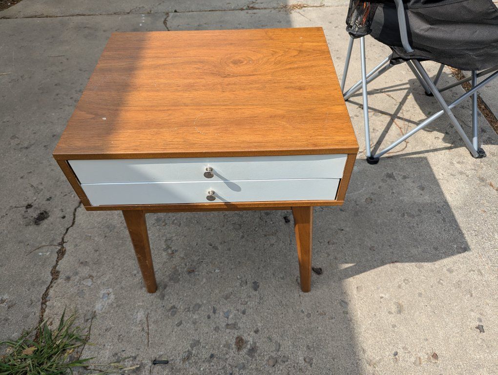 Mid-Century Modern Wood End Table Nightstand with 2 Drawers