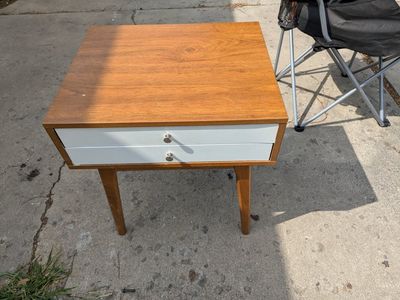 Mid-Century Modern Wood End Table Nightstand with 2 Drawers