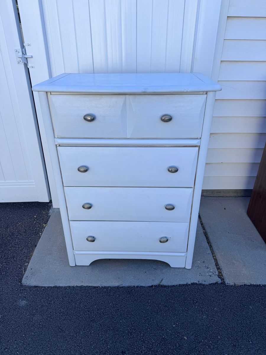 White wood dresser