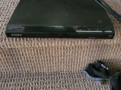 Sony DVP-SR510H DVD Player with HDMI and AV Cables