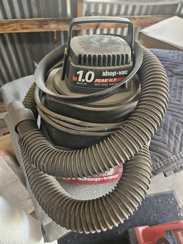 Shop-Vac 1.0 Peak HP Wet/Dry Vacuum with Hose - Compact & Powerful
