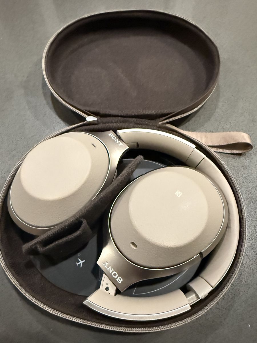 Sony WH - 1000XM2 Noise Cancelling Headphones