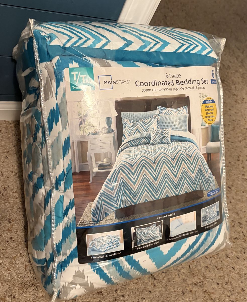 Mainstays 6-Piece Coordinated Bedding Set Twin/Twin XL Blue Chevron