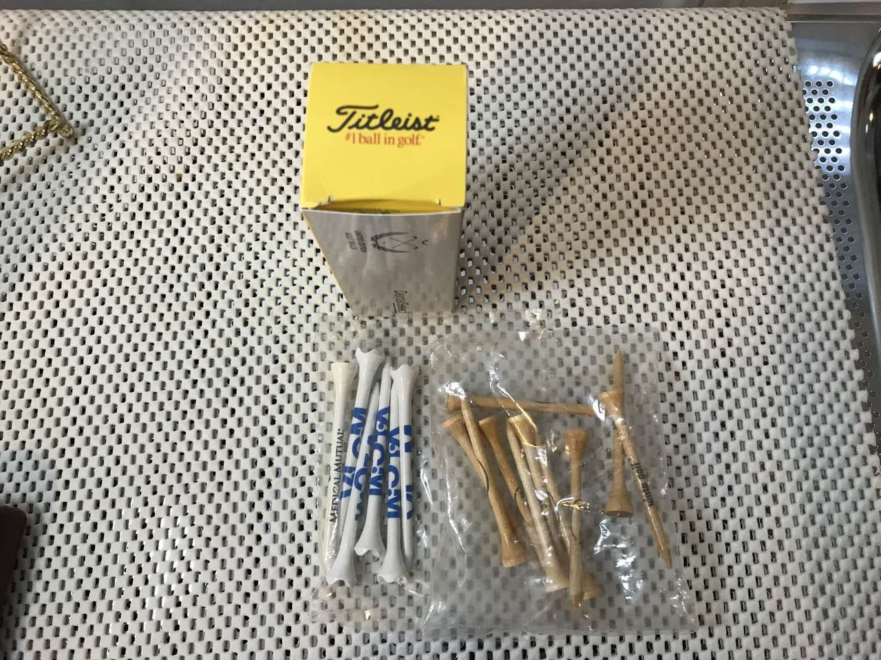 Golf Tees, or Golf Ball Back Massager Metal/Golf Balls