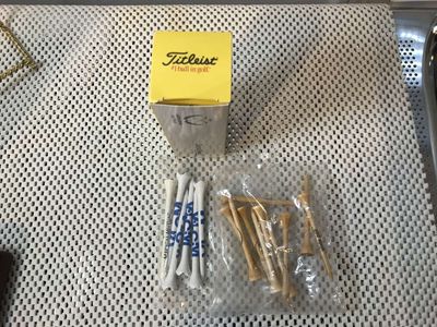Golf Tees, or Golf Ball Back Massager Metal/Golf Balls