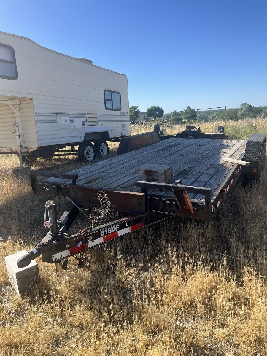 Bumper pull flat bed trailer