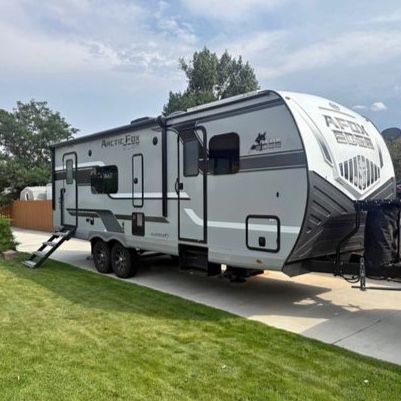 2025 Arctic Fox 26KX - High-End Lithium & 3000W Solar Package -True 4-Seasons