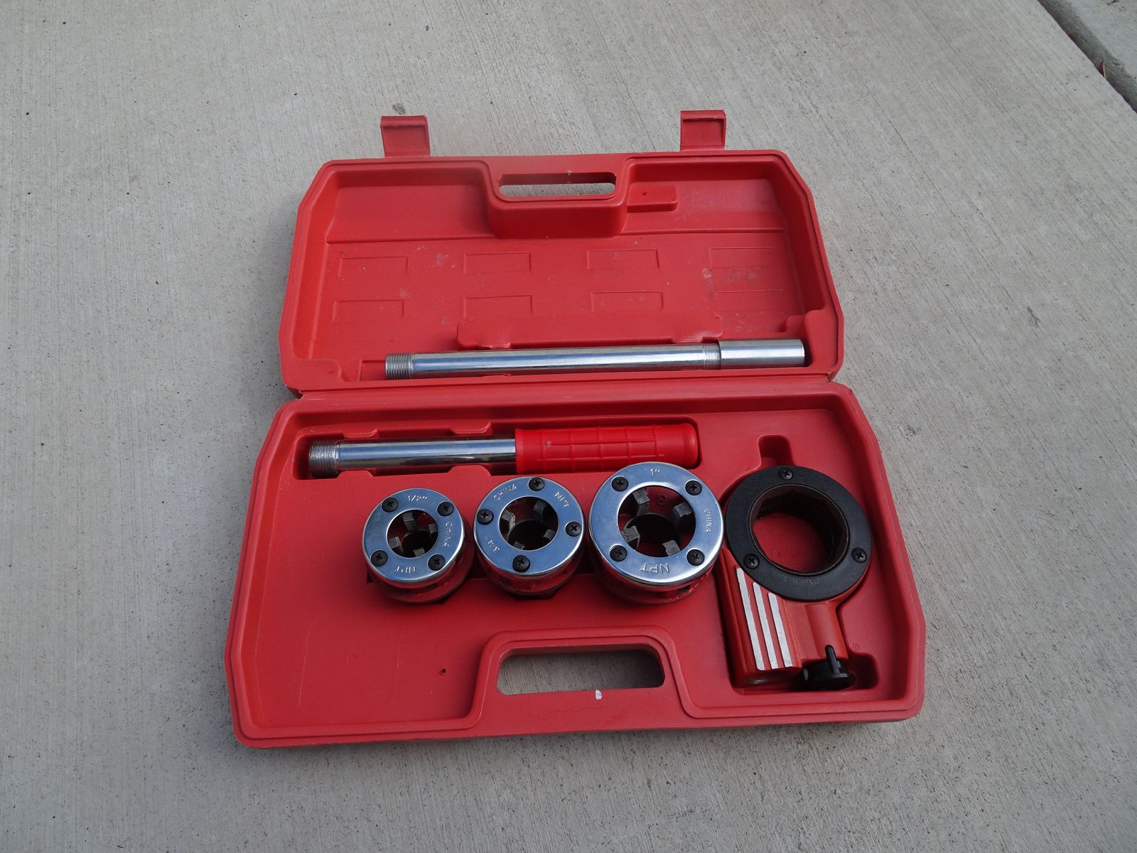 Pipe threader