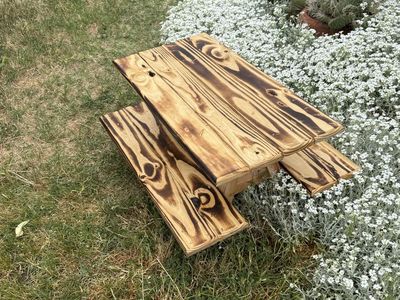 Picnic table