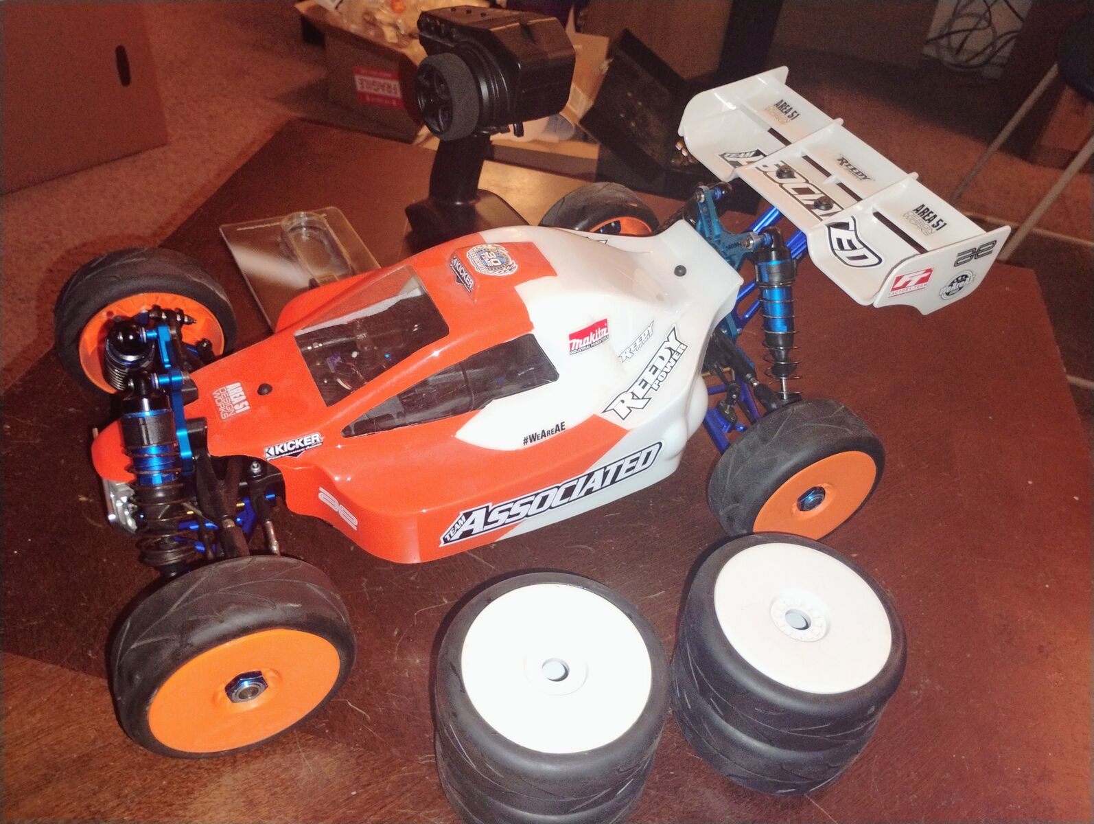 1/8 Scale Buggy "Team Associated RC8-e"