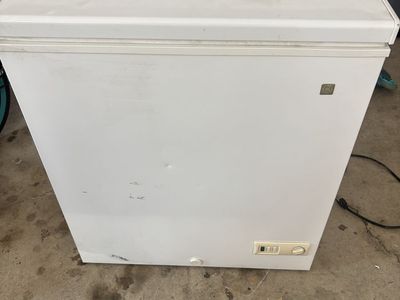 GE 5.0 Cu. Ft. White Chest Freezer FCM5SUWW