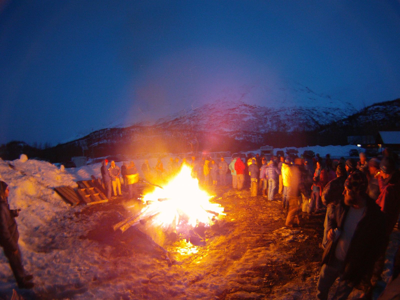 OLD HOCKEY GUY NEEDS A TICKET TO MAMMOTH GAME CANT AFFORD THE PRICE!