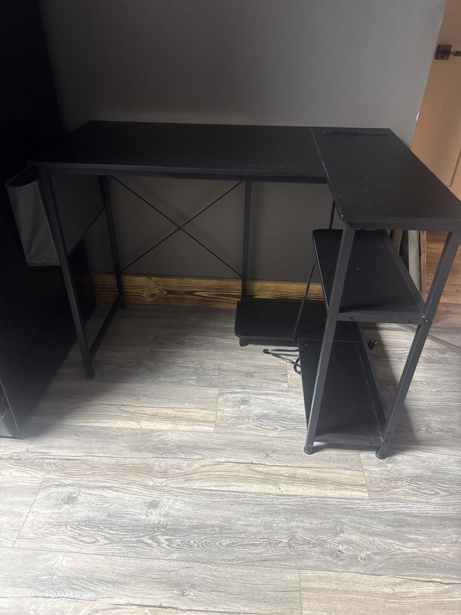 Computer desk