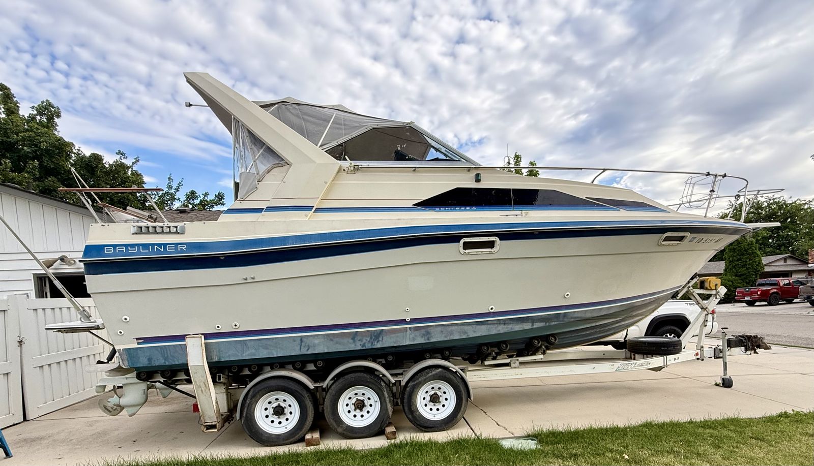 1987 Bayliner 2850 Contessa Sunbridge | 438 Hours | Volvo 5.7 | Triple Axle EZ Loader Trailer