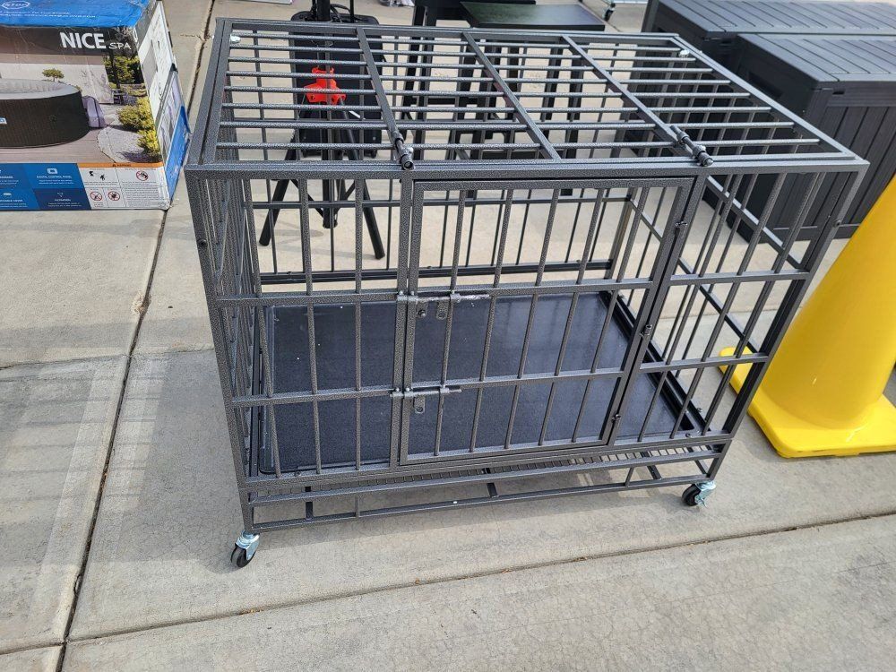 Large Metal Rolling Dog Kennel w/Potty Tray**
Qty-1