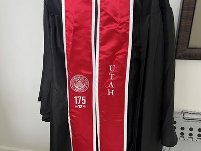 U of U Cap and Gown 4’10-5’0