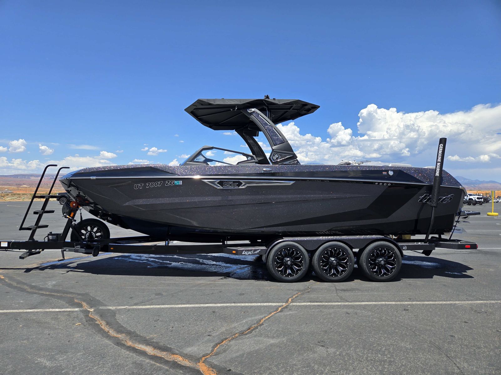 2025 Tige Ultre ZX 25' Surf Boat