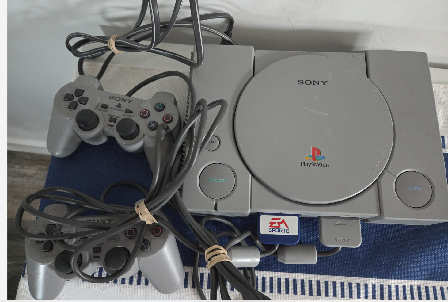 'Sony' PlayStation1 SCHP-7501 Console GameSystem  2 Wired Controllers Bundle  EA SportsBrand memory card.  + 2 Games