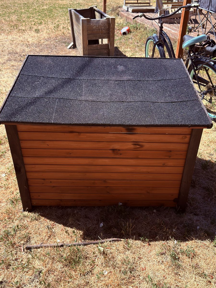 Wooden Outdoor Pet Shelter Dog House with Asphalt Roof - Weatherproof & Durable