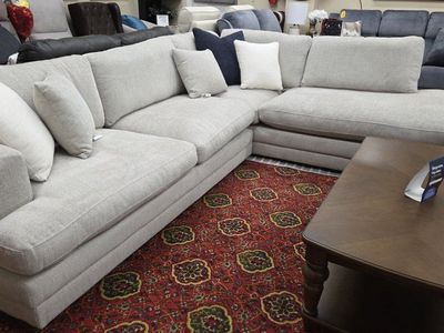 ️New 2-Piece Chaise Sectional
Gorgeous N