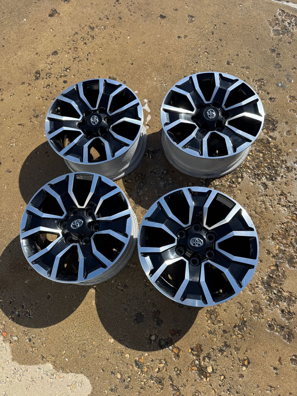 2021 Toyota Tacoma Sport OEM 17" Rims and bolts – Set of 4