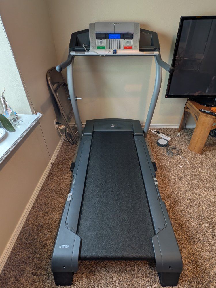 NordicTrack A2250 Folding Treadmill SpaceSaver Design