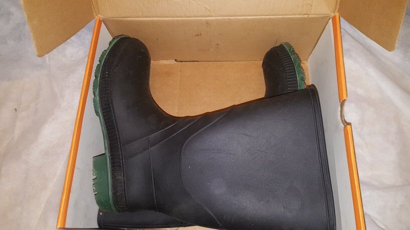 like new Black Rubber Boots Size 9