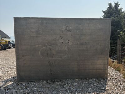 Trench box