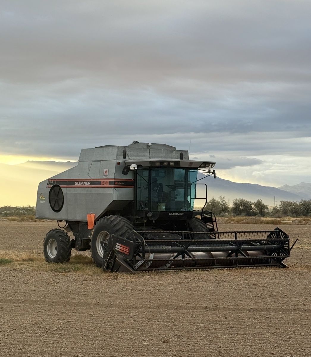 Gleaner R62 Combine