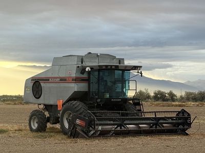 Gleaner R62 Combine