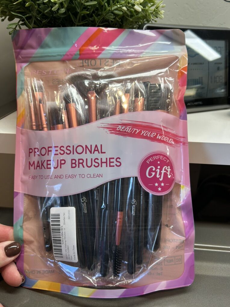 New Sealed 16 Piece Professional Make Up Brushes