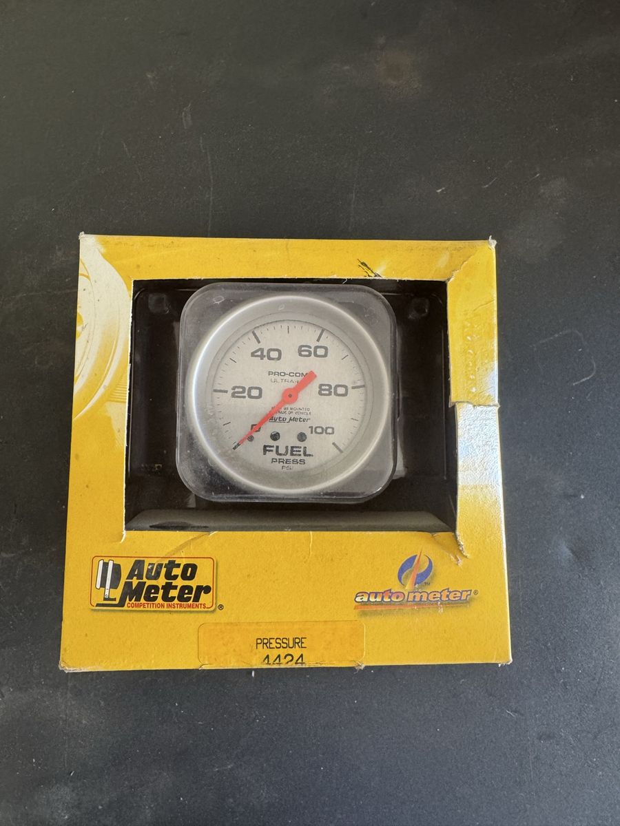 Auto meter fuel pressure gauge