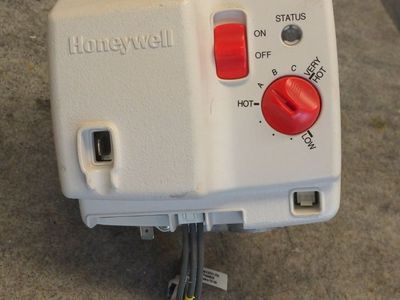 Honeywell WV4460E2022 Nat Gas 4.0" W.C. 120VAC 0.1AMP 60Hz 1/2 PSI MAX Water Heater Control Valve