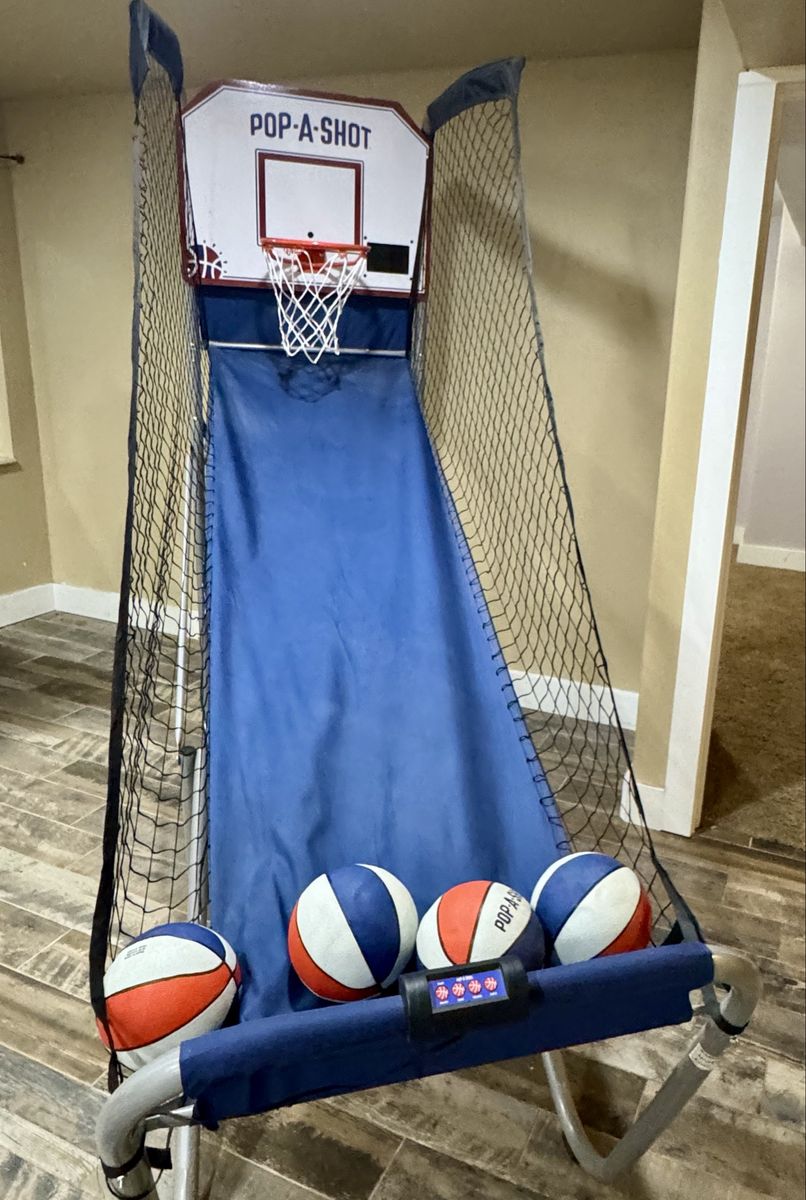Arcade Basketball Game - Excellant Condition