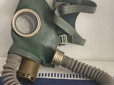 NEW vintage Cold War Gas GP-4 USSR Soviet Protection Gas Mask 1954 size 1