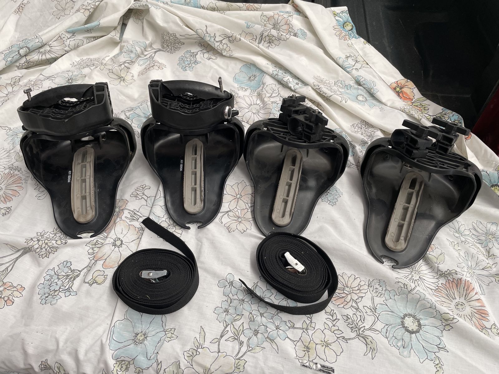 Yakima Mako Kayak Saddles Rack Mount with Straps Set of 4 Used Good