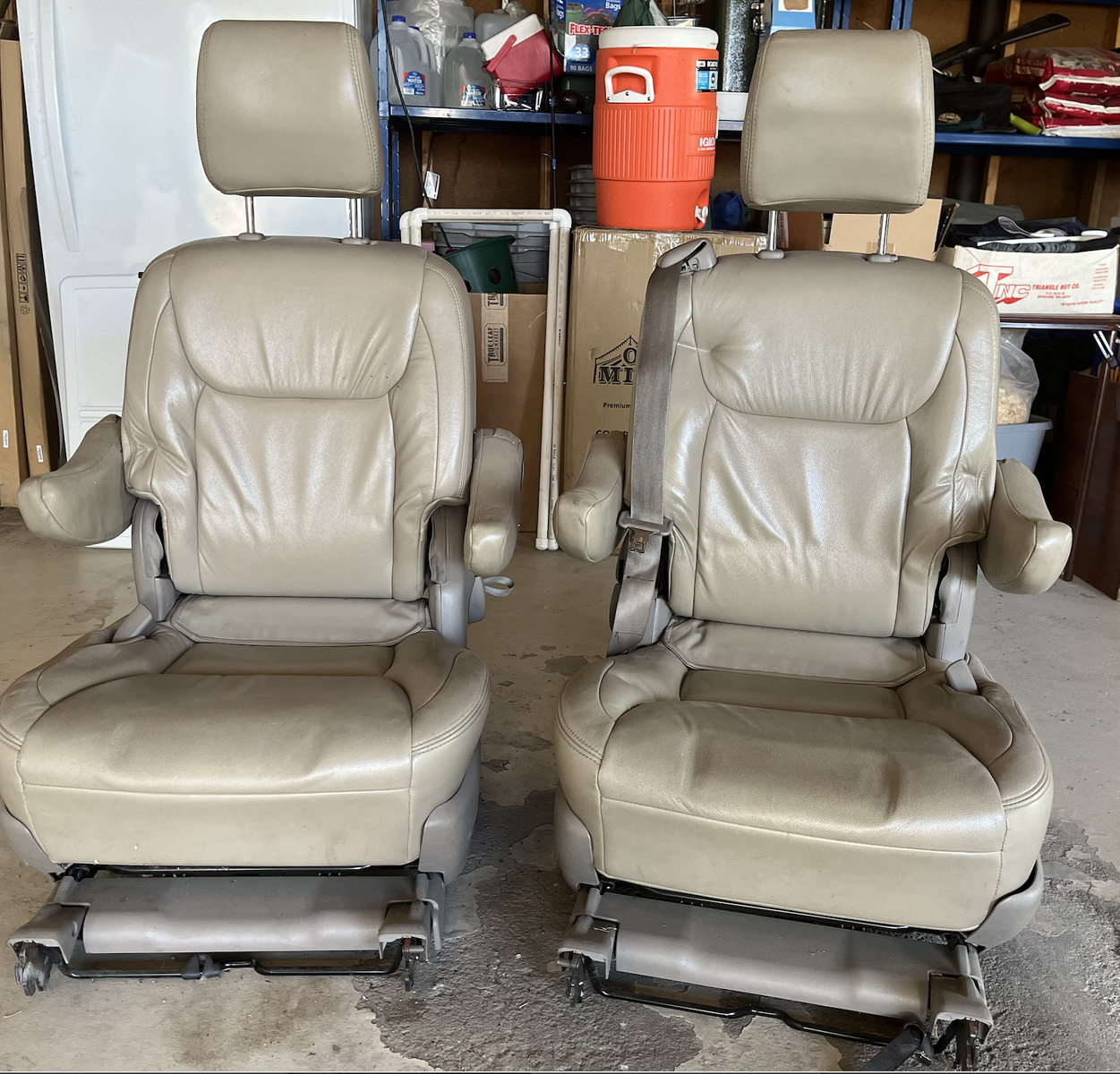 2010 Toyota Sienna 2nd Row Seats