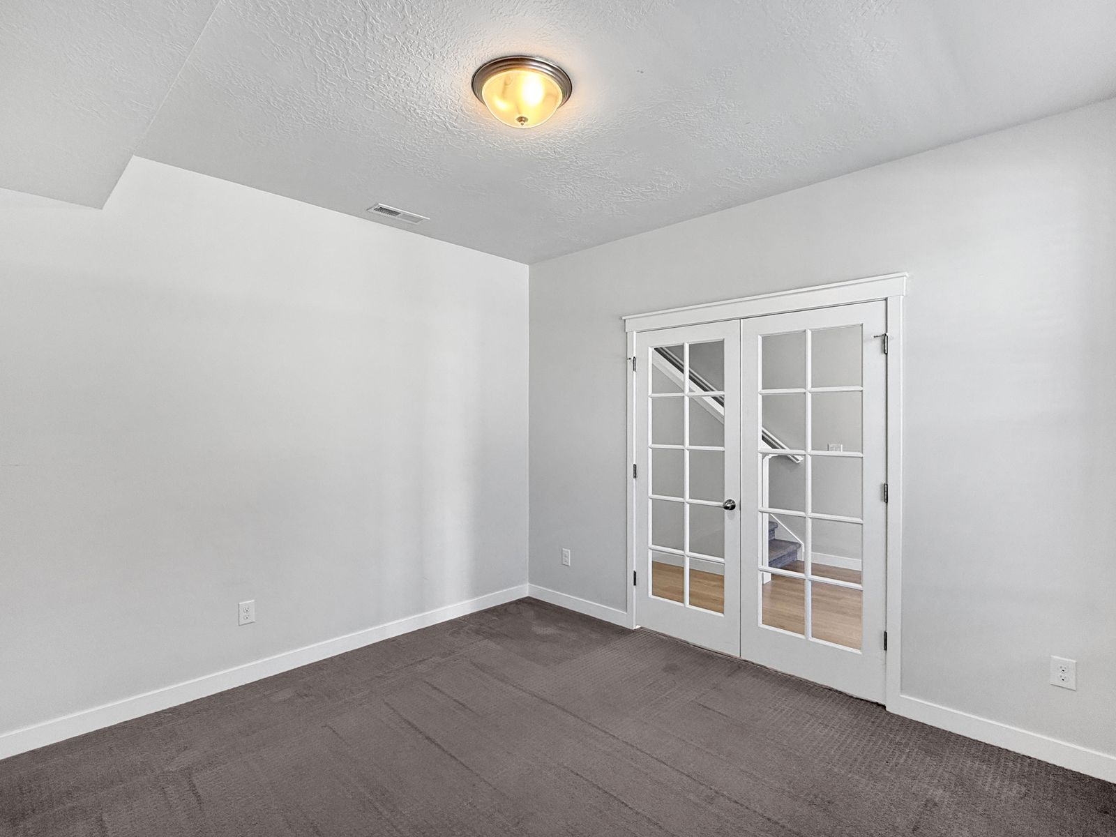 Main image 11